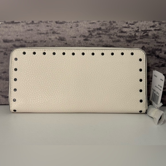 NWT Coach Border Rivets Slim Accordion Zip Wallet in Pebble Leather Chalk 32742 - Picture 3 of 9